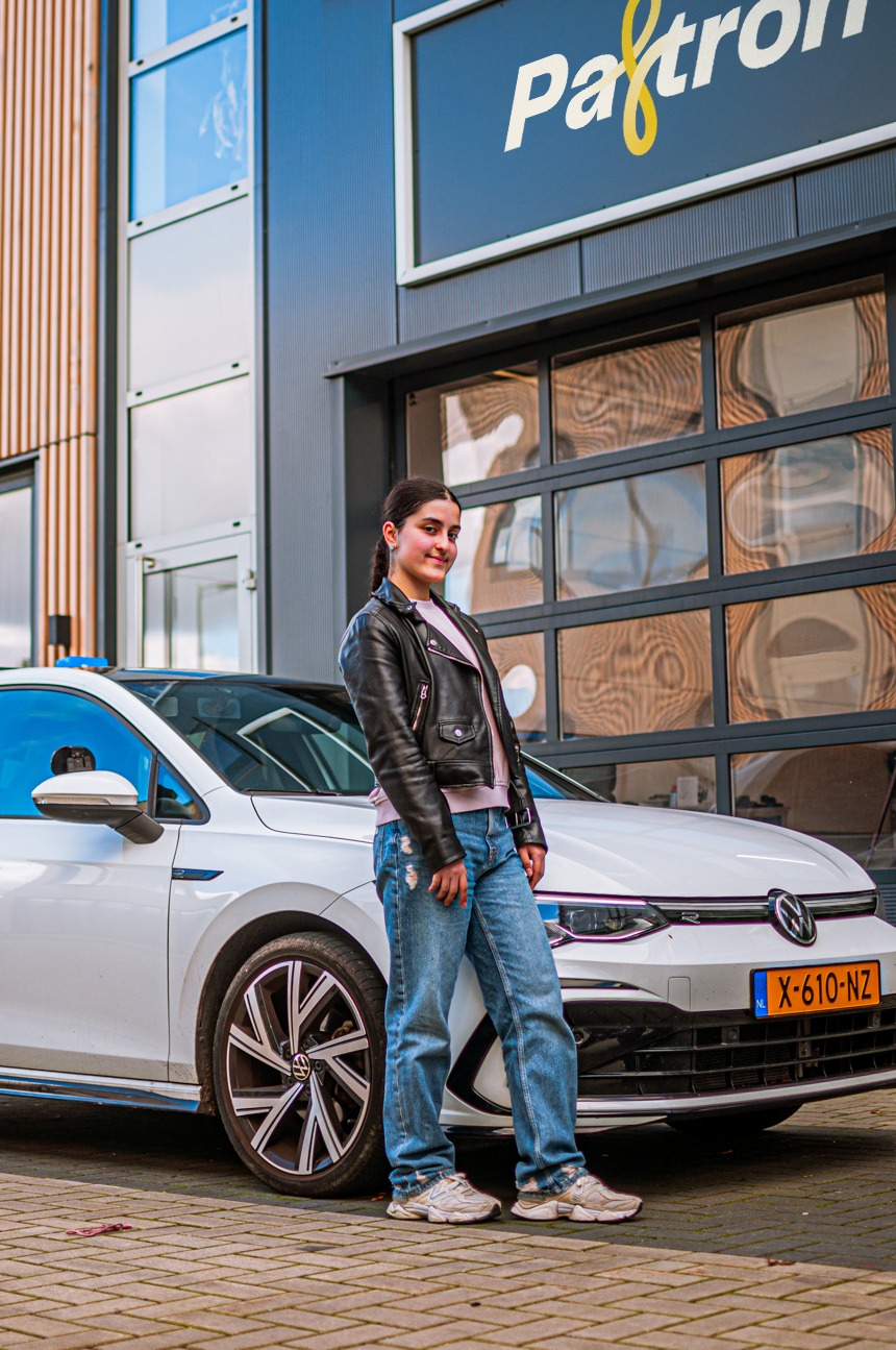 Geslaagd! Trotse Patron. Blijven geloven in je zelf dan komt het goed tijdens je rijlessen en dus ook tijdens je rijexamen